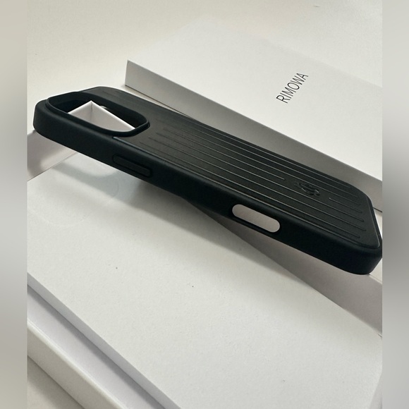 Rimowa Iphone Case Aluminum For Iphone 16 Pro - Picture 5 of 8